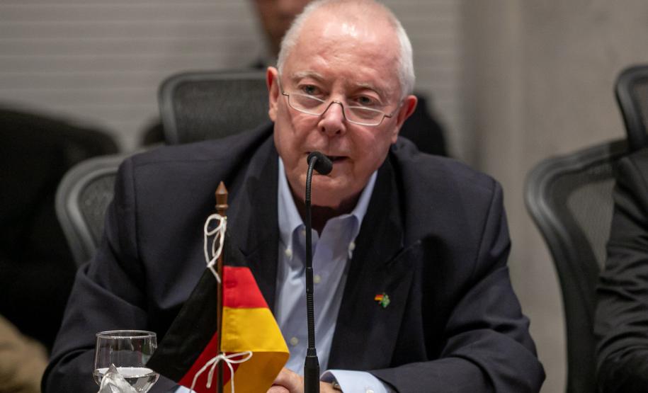 Em reunião com Corpo Consular, Piana destaca força das parcerias internacionais