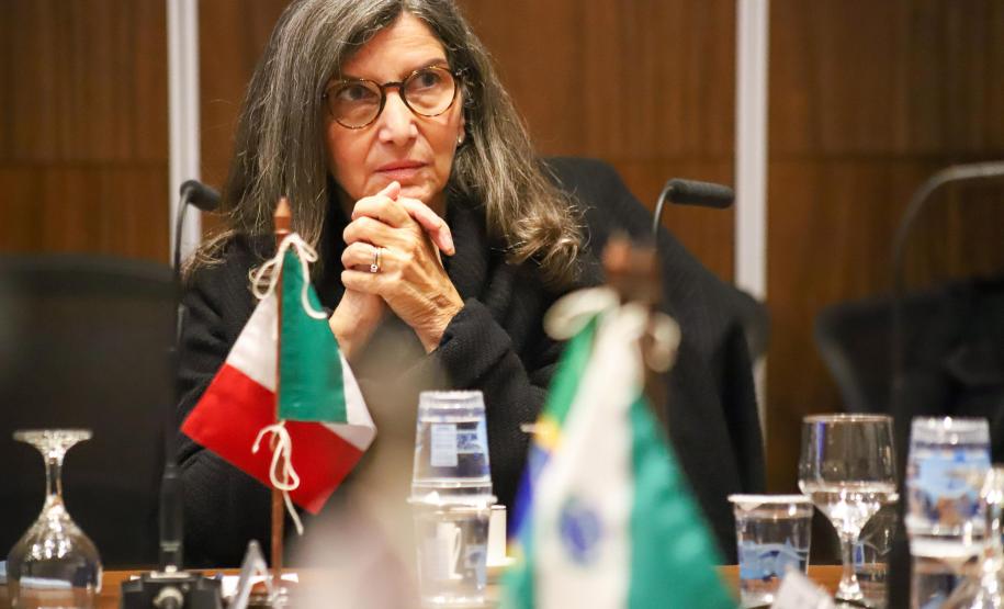 Em reunião com Corpo Consular, Piana destaca força das parcerias internacionais