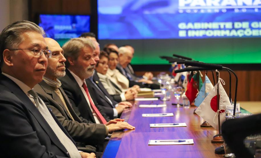 Em reunião com Corpo Consular, Piana destaca força das parcerias internacionais