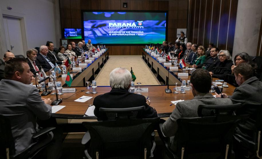 Em reunião com Corpo Consular, Piana destaca força das parcerias internacionais