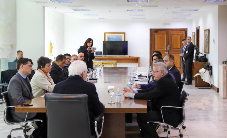 Em reunião com Corpo Consular, Piana destaca força das parcerias internacionais