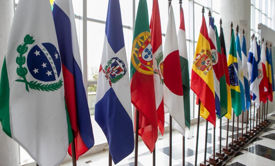 Em reunião com Corpo Consular, Piana destaca força das parcerias internacionais