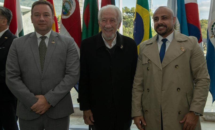 Em reunião com Corpo Consular, Piana destaca força das parcerias internacionais