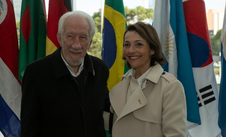 Em reunião com Corpo Consular, Piana destaca força das parcerias internacionais