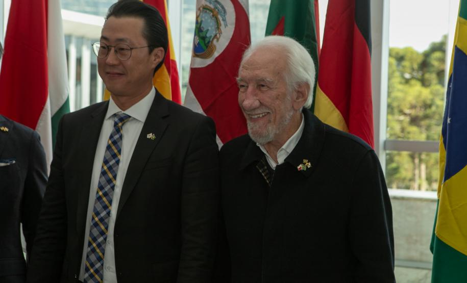 Em reunião com Corpo Consular, Piana destaca força das parcerias internacionais