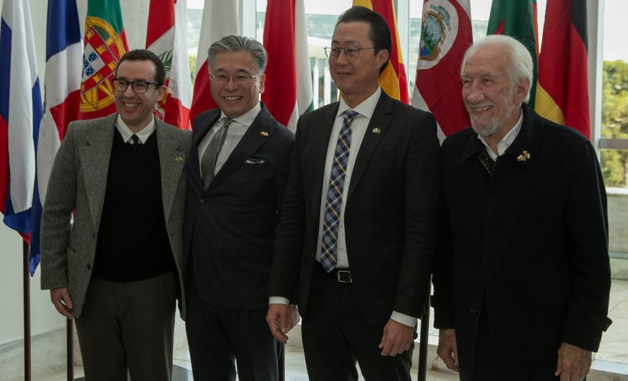 Em reunião com Corpo Consular, Piana destaca força das parcerias internacionais