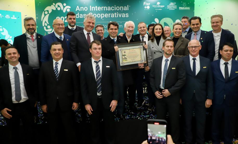 Modelo reconhecido pela ONU, cooperativismo do Paraná é celebrado no Palácio Iguaçu
