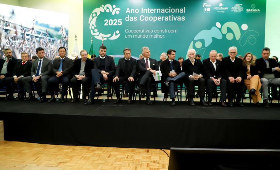 Modelo reconhecido pela ONU, cooperativismo do Paraná é celebrado no Palácio Iguaçu