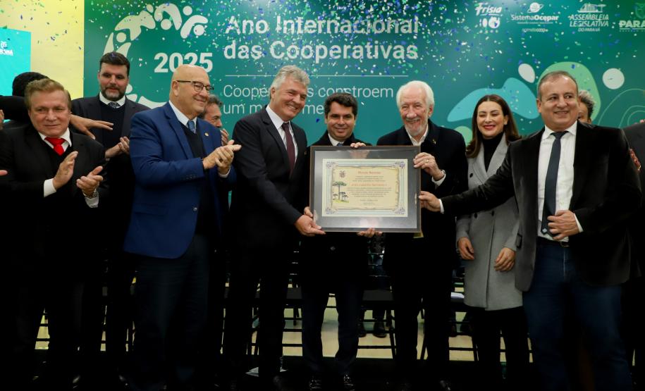Modelo reconhecido pela ONU, cooperativismo do Paraná é celebrado no Palácio Iguaçu