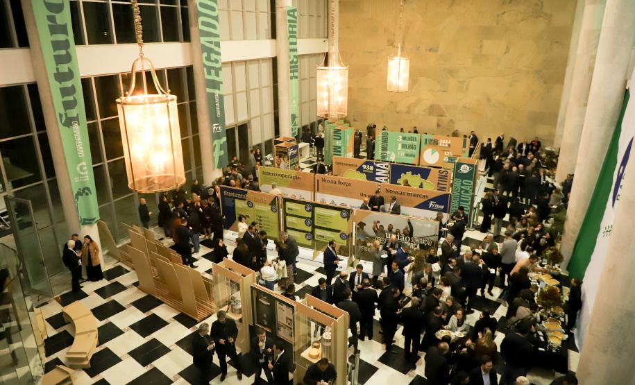 Modelo reconhecido pela ONU, cooperativismo do Paraná é celebrado no Palácio Iguaçu