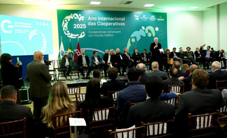 Modelo reconhecido pela ONU, cooperativismo do Paraná é celebrado no Palácio Iguaçu