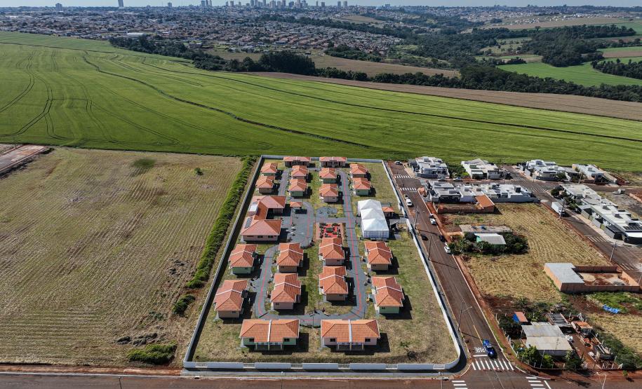 Com piscina e mobília, Ratinho Junior inaugura Condomínio do Idoso de Arapongas