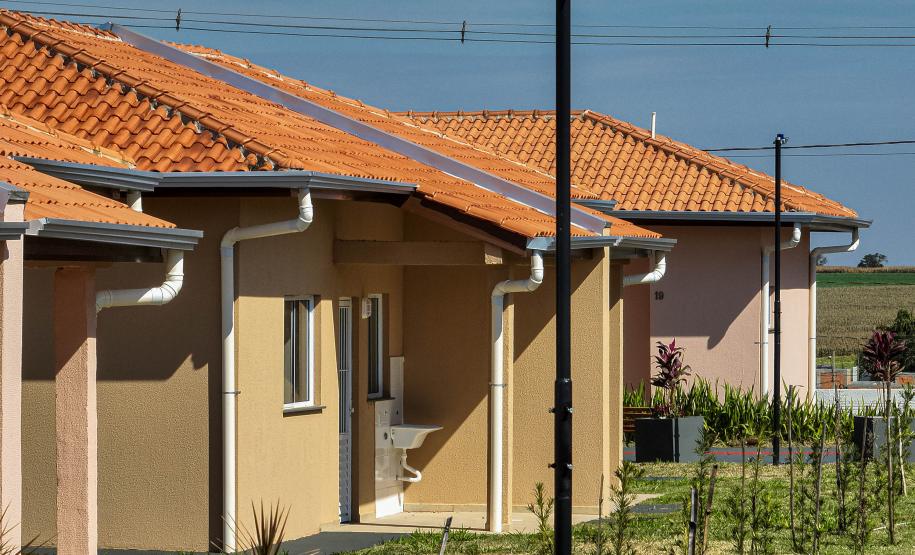 Com piscina e mobília, Ratinho Junior inaugura Condomínio do Idoso de Arapongas