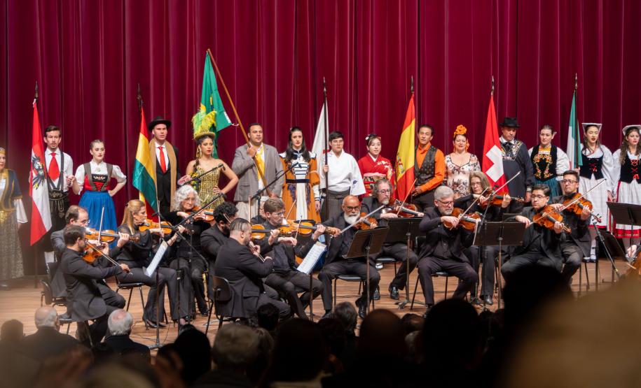 Piana participa da abertura do 63º Festival Folclórico de Etnias, que reúne 2 mil artistas