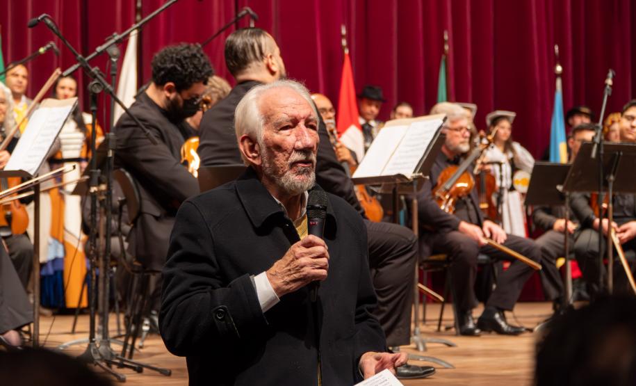 Piana participa da abertura do 63º Festival Folclórico de Etnias, que reúne 2 mil artistas