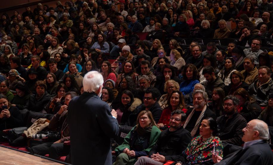 Piana participa da abertura do 63º Festival Folclórico de Etnias, que reúne 2 mil artistas