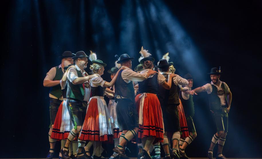 Piana participa da abertura do 63º Festival Folclórico de Etnias, que reúne 2 mil artistas