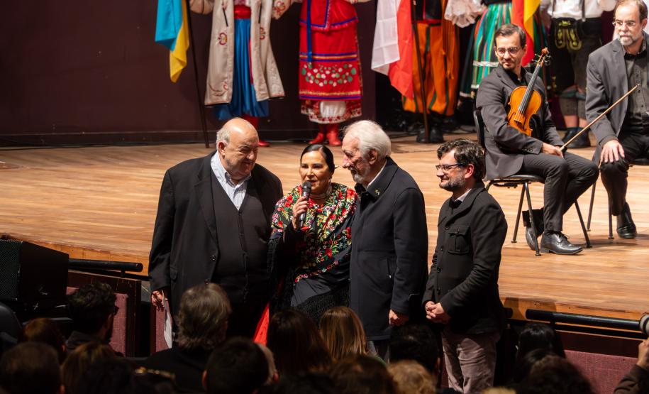 Piana participa da abertura do 63º Festival Folclórico de Etnias, que reúne 2 mil artistas