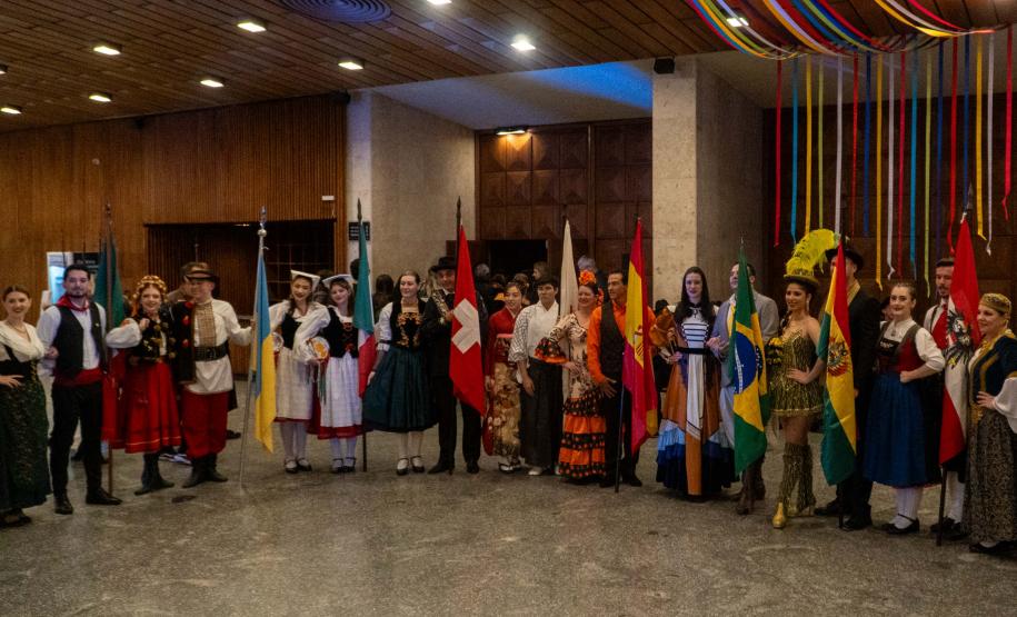 Piana participa da abertura do 63º Festival Folclórico de Etnias, que reúne 2 mil artistas