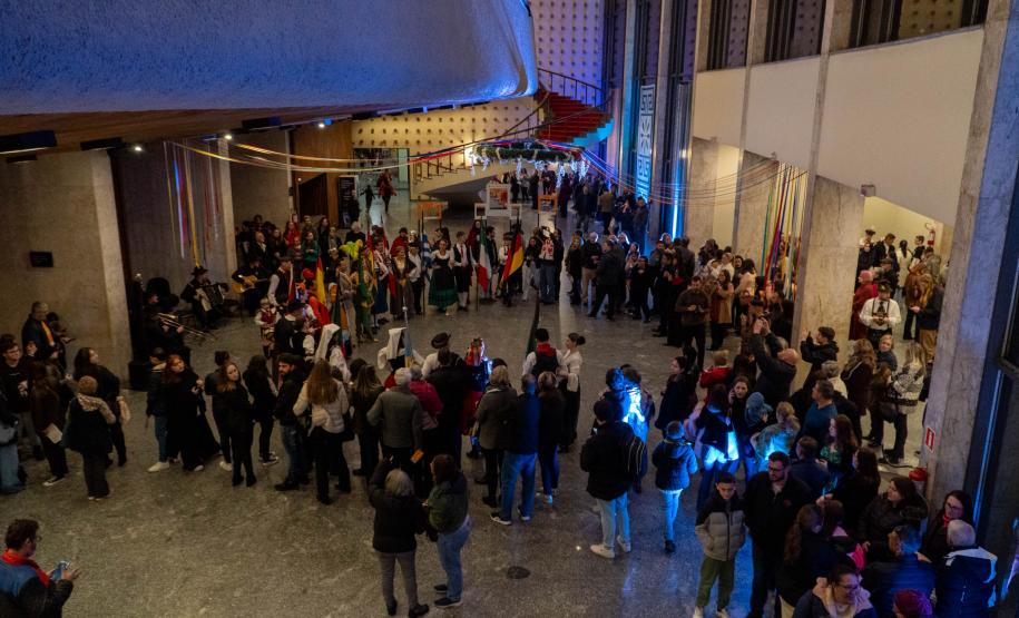 Piana participa da abertura do 63º Festival Folclórico de Etnias, que reúne 2 mil artistas