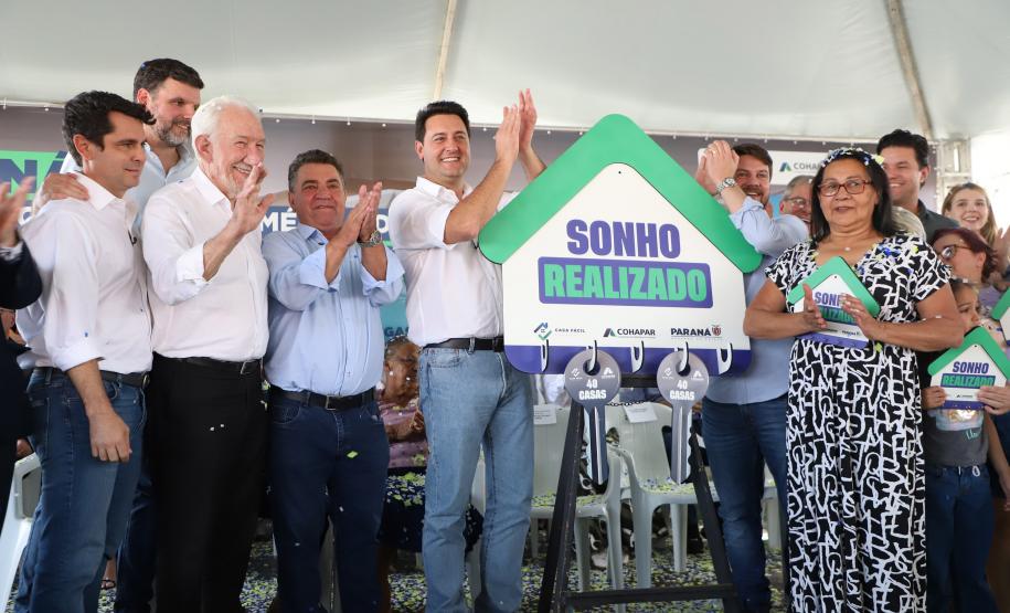 Com piscina e mobília, Ratinho Junior inaugura Condomínio do Idoso de Arapongas