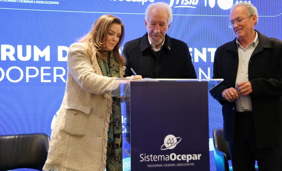 Estado e Ocepar firmam compromisso pela equidade de gênero nas cooperativas