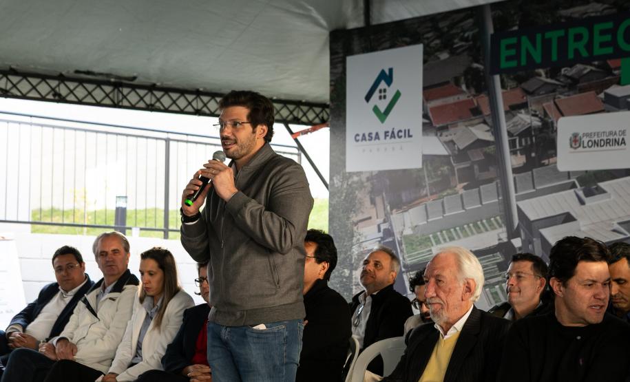 Estado entrega residencial com 128 apartamentos para atender famílias de Londrina