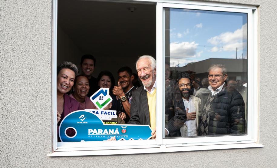 Estado entrega residencial com 128 apartamentos para atender famílias de Londrina