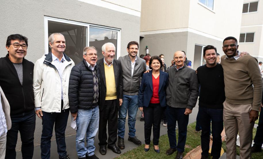 Estado entrega residencial com 128 apartamentos para atender famílias de Londrina