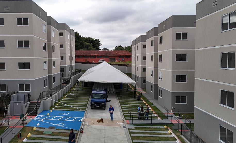 Estado entrega residencial com 128 apartamentos para atender famílias de Londrina