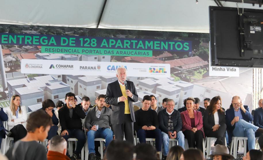 Estado entrega residencial com 128 apartamentos para atender famílias de Londrina