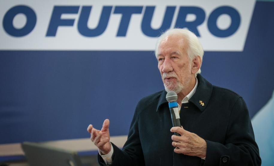 Mais tecnologia: Estado entrega 25 mil tablets e 2,8 mil carrinhos de recarga para escolas