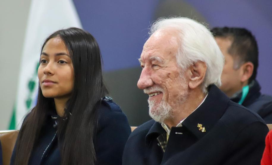 Mais tecnologia: Estado entrega 25 mil tablets e 2,8 mil carrinhos de recarga para escolas