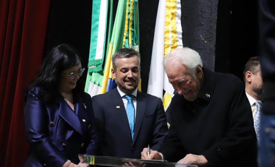 Na posse de vice-reitora, Piana diz que UTFPR é essencial na formação de trabalhadores