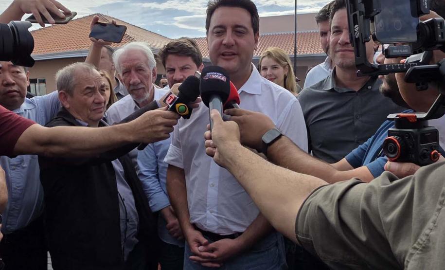 Com piscina e mobília, Ratinho Junior inaugura Condomínio do Idoso de Arapongas