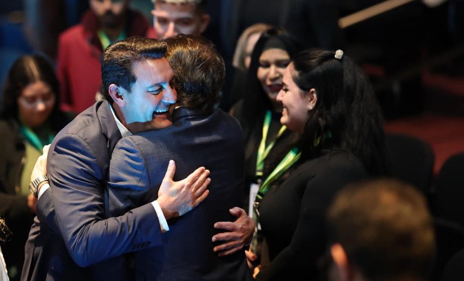 PRESENÇAS – Participaram da abertura do evento o vice-governador Darci Piana; os ministros do Tribunal de Contas da União (TCU) Otto Alencar Rodrigues e Weder de Oliveria; e do Tribunal Superior do Trabalho (TST), Douglas Alencar Rodrigues; o presidente do TRT-PR, Célio Horst; o presidente do TRF4, João Batista Silveira Pinto; o secretário estadual da Justiça e Cidadania, Valdemar Bernardo Jorge; e o deputado federal Arthur Maia. GALERIA DE IMAGENS