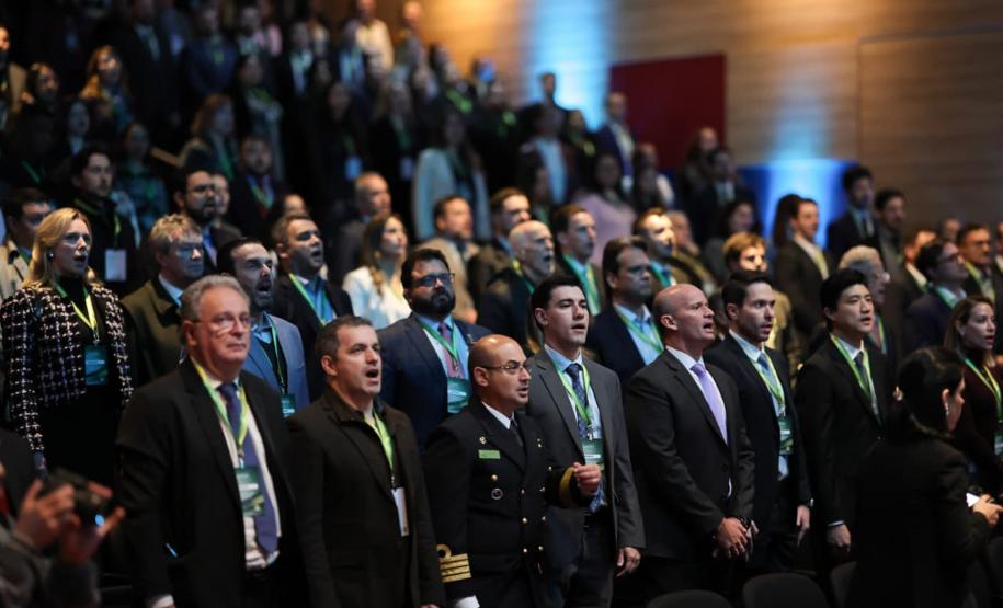 PRESENÇAS – Participaram da abertura do evento o vice-governador Darci Piana; os ministros do Tribunal de Contas da União (TCU) Otto Alencar Rodrigues e Weder de Oliveria; e do Tribunal Superior do Trabalho (TST), Douglas Alencar Rodrigues; o presidente do TRT-PR, Célio Horst; o presidente do TRF4, João Batista Silveira Pinto; o secretário estadual da Justiça e Cidadania, Valdemar Bernardo Jorge; e o deputado federal Arthur Maia. GALERIA DE IMAGENS