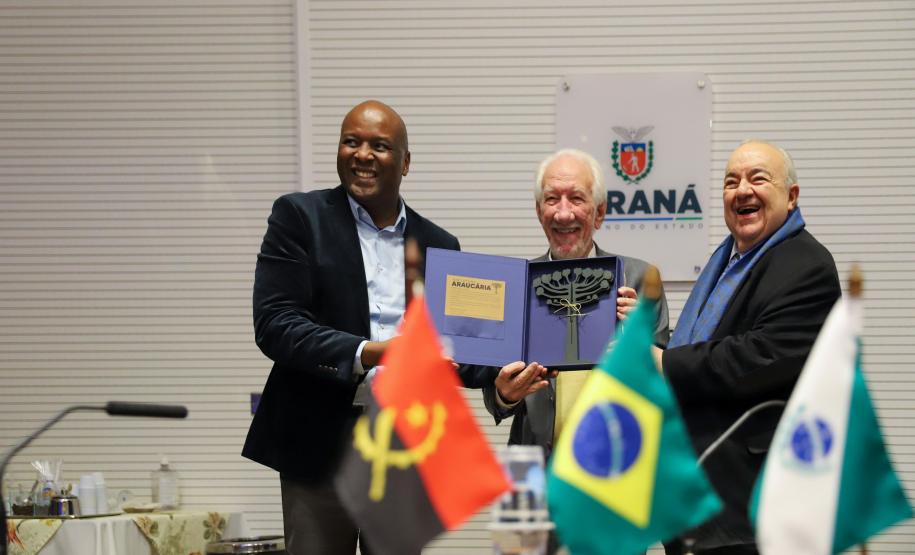 Angola e República Dominicana: Piana apresenta programas do Estado e prospecta parcerias