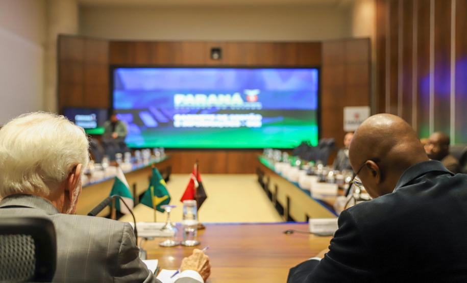 Angola e República Dominicana: Piana apresenta programas do Estado e prospecta parcerias