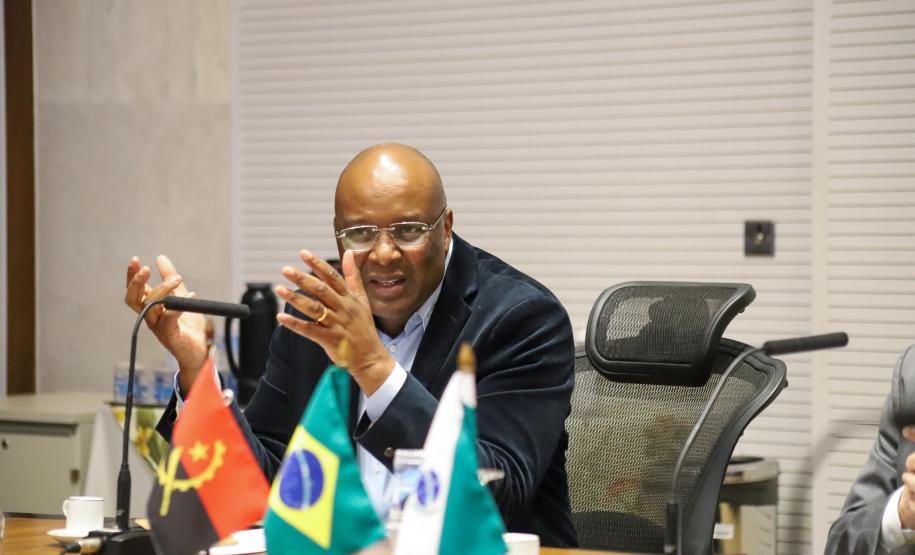 Angola e República Dominicana: Piana apresenta programas do Estado e prospecta parcerias