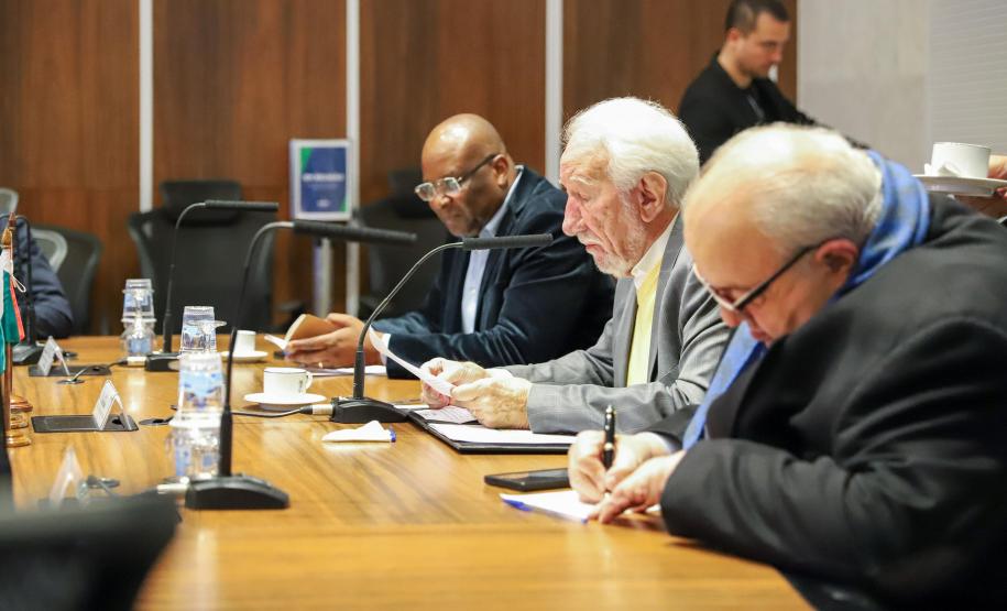 Angola e República Dominicana: Piana apresenta programas do Estado e prospecta parcerias