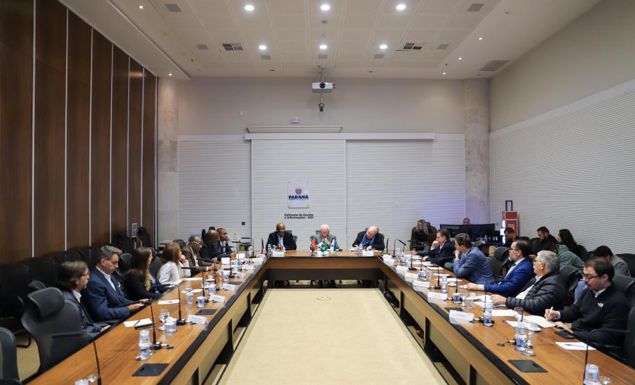 Angola e República Dominicana: Piana apresenta programas do Estado e prospecta parcerias