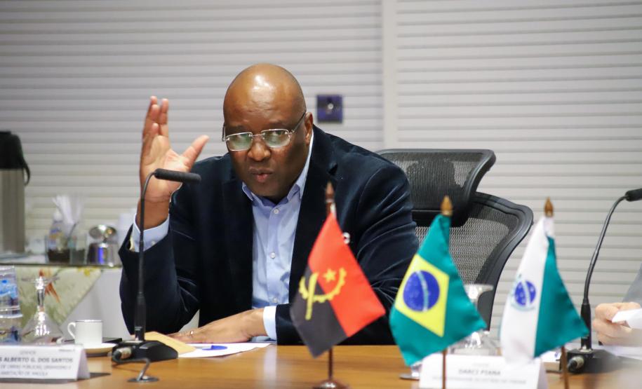 Angola e República Dominicana: Piana apresenta programas do Estado e prospecta parcerias