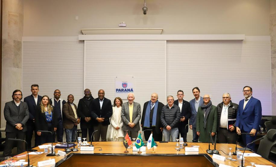 Angola e República Dominicana: Piana apresenta programas do Estado e prospecta parcerias