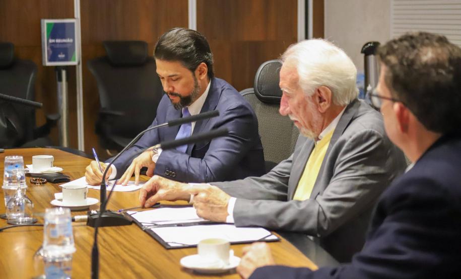 Angola e República Dominicana: Piana apresenta programas do Estado e prospecta parcerias