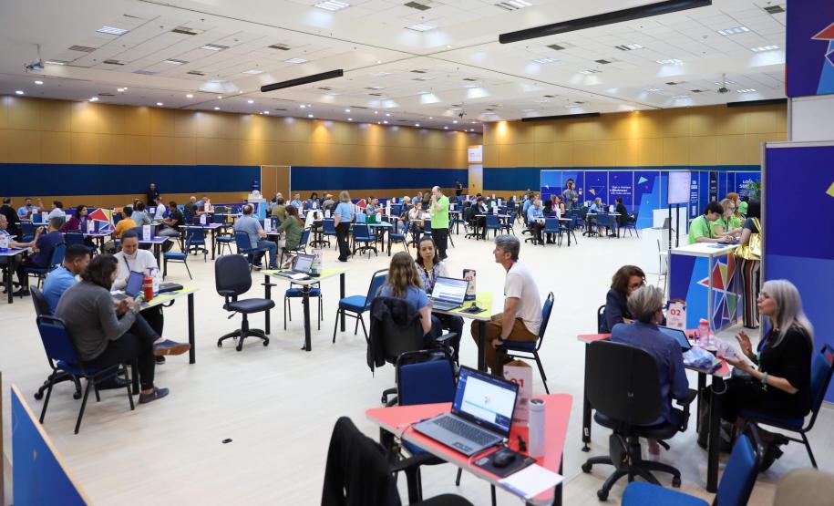 Fomento Paraná reduz taxas de juros para incentivar microcrédito e capital de giro