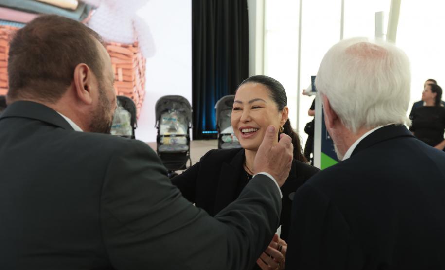 Com carrinhos e acessórios, Estado inicia distribuição inédita de 10 mil kits para mães e bebês