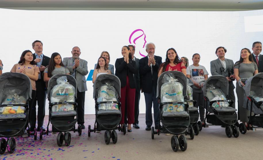 Com carrinhos e acessórios, Estado inicia distribuição inédita de 10 mil kits para mães e bebês