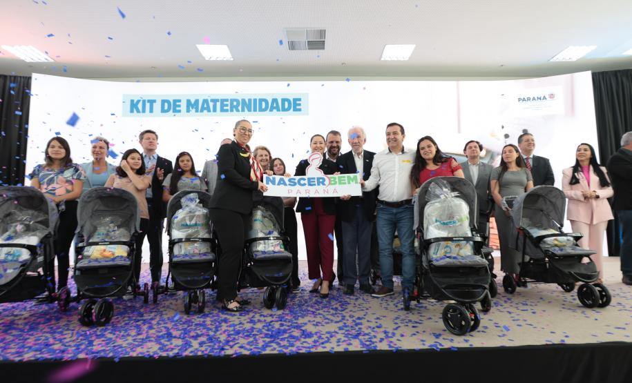Com carrinhos e acessórios, Estado inicia distribuição inédita de 10 mil kits para mães e bebês