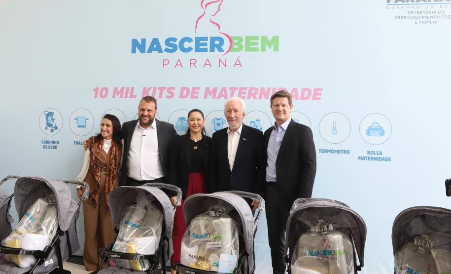 Com carrinhos e acessórios, Estado inicia distribuição inédita de 10 mil kits para mães e bebês